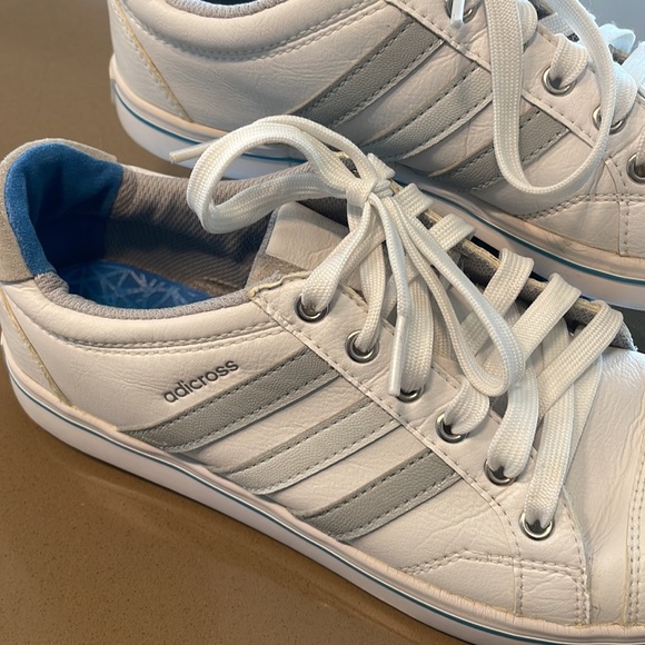 Adidas size 7 - great preowned condition. (SB 1) - Picture 1 of 8